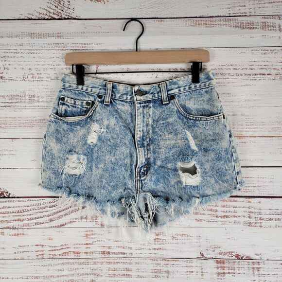 Vintage Levis Womens Size 16 Acid Washed Distressed Shorts Blue Denim Made USA - Picture 1 of 10